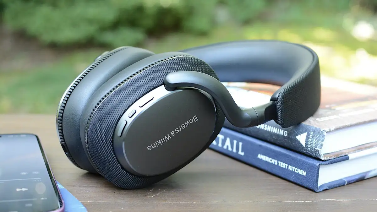 bowers wilkins px7 s3, cuffie bluetooth premium, recensione px7 s3, cancellazione rumore, audio hi-fi, true sound, cuffie 2025