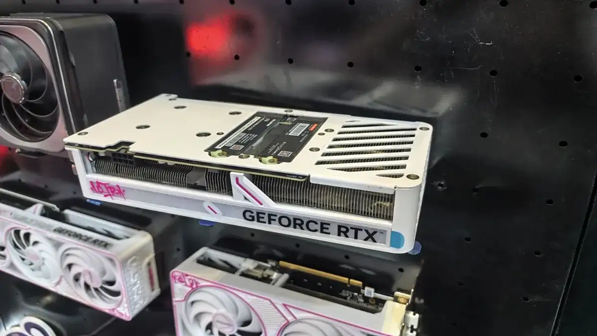 gpu con ssd, schede video 2025, colorful igame ultra, ssd su gpu, novità schede grafiche, pc gaming 2025, hardware insolito