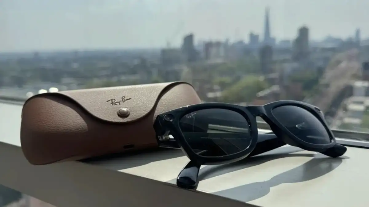 ray-ban meta, smart glasses meta, essilorluxottica, occhiali intelligenti, wearable AI, vendite ray-ban, occhiali con display